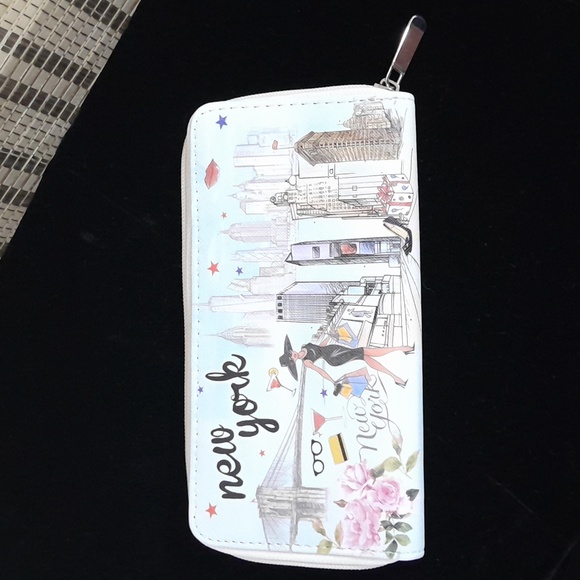 New York Fashion Wallet - Picture 3 of 6